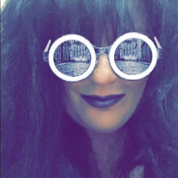 Meet your Posher, Dana - Picture 1 of 2